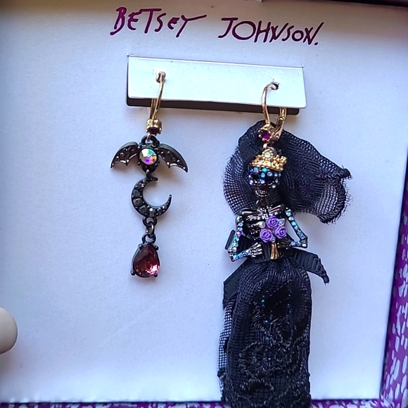 NIB Halloween Betsey Johnson mismatched Day of the Dead bride earrings bat - Picture 1 of 4